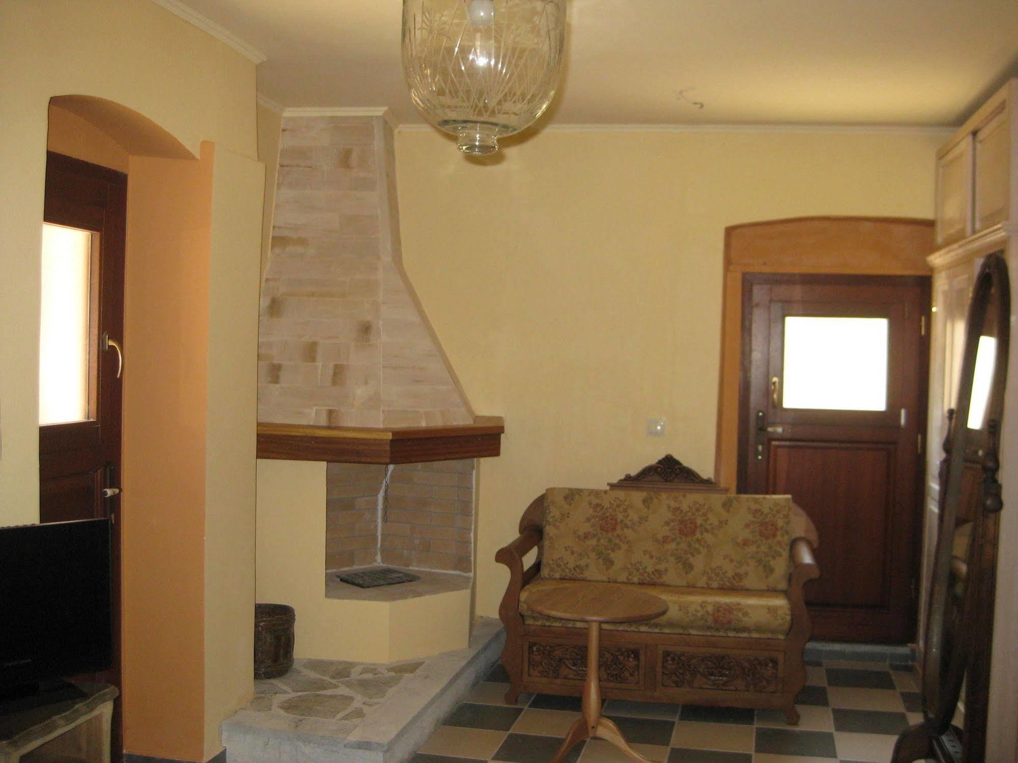 Traditional Hotel Ianthe Véssa Extérieur photo