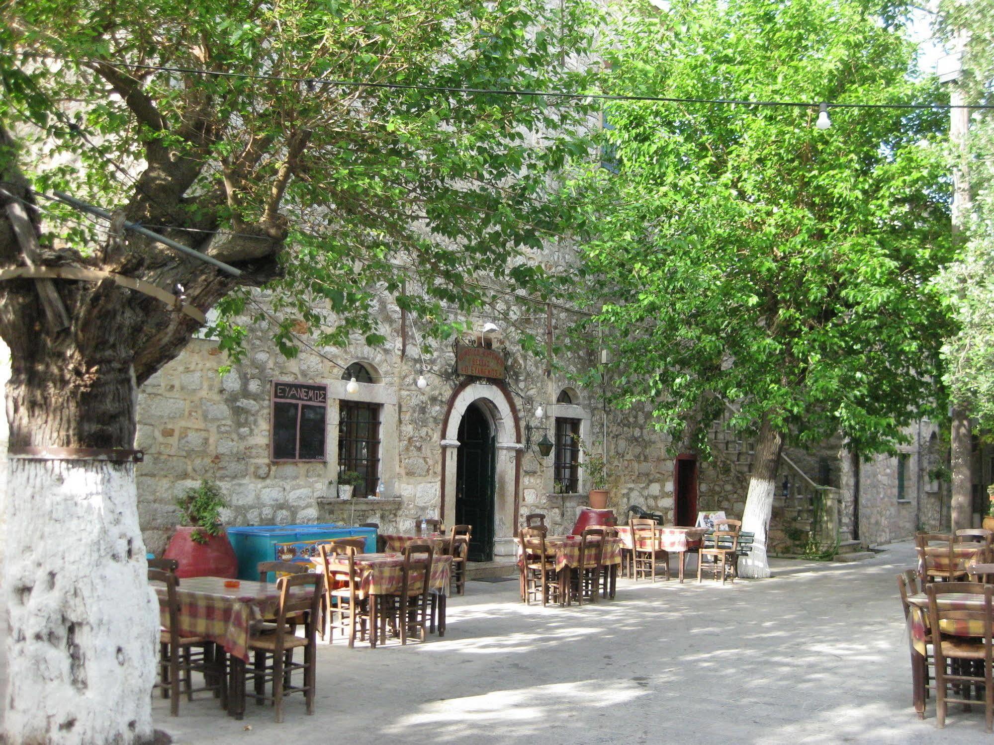 Traditional Hotel Ianthe Véssa Extérieur photo