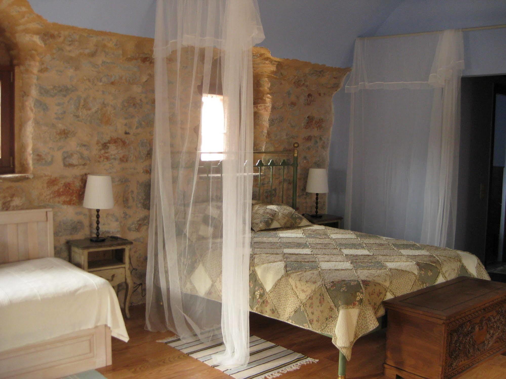 Traditional Hotel Ianthe Véssa Extérieur photo